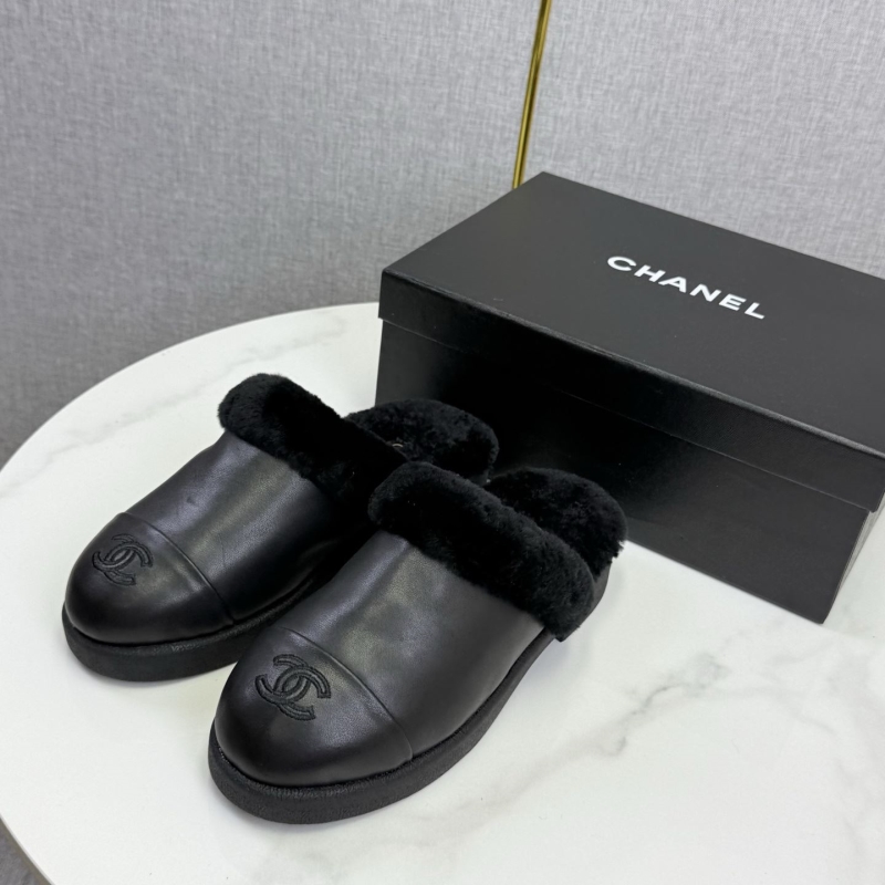 Ch**el slippers